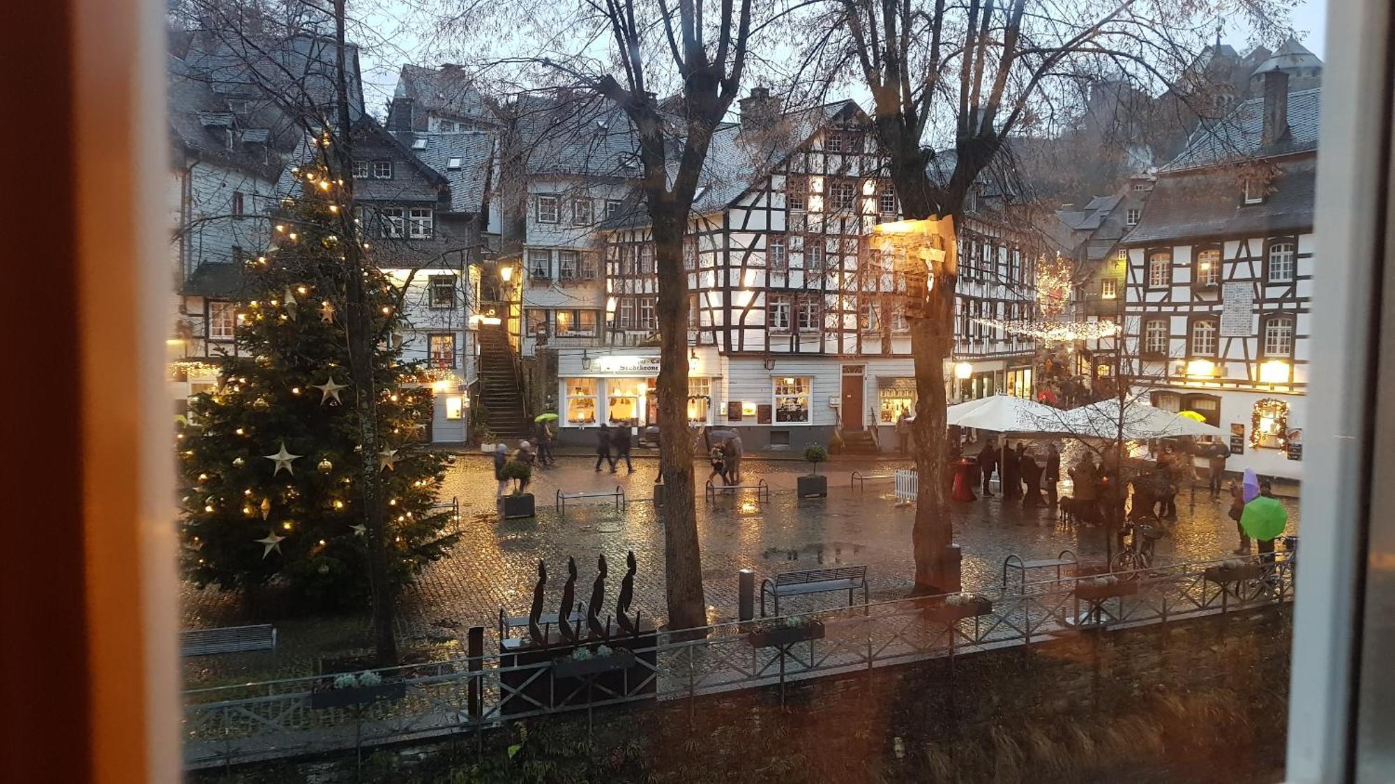 Historisches Haus Im Herzen Von Monschau Phòng bức ảnh